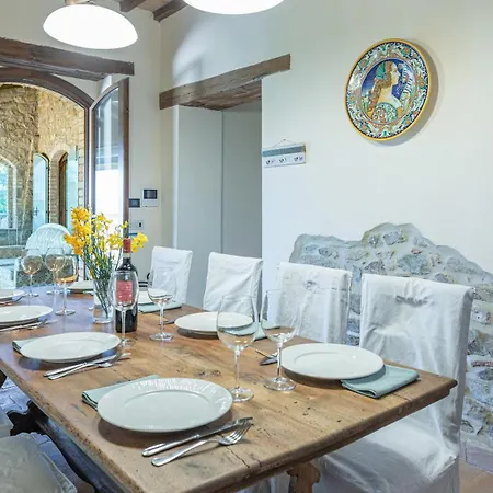 Dalmanuta 8, Emma Villa Collelungo (San Venanzo)