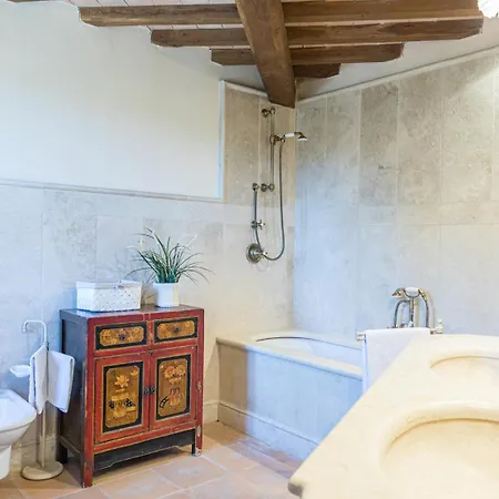 Dalmanuta 8, Emma Villa